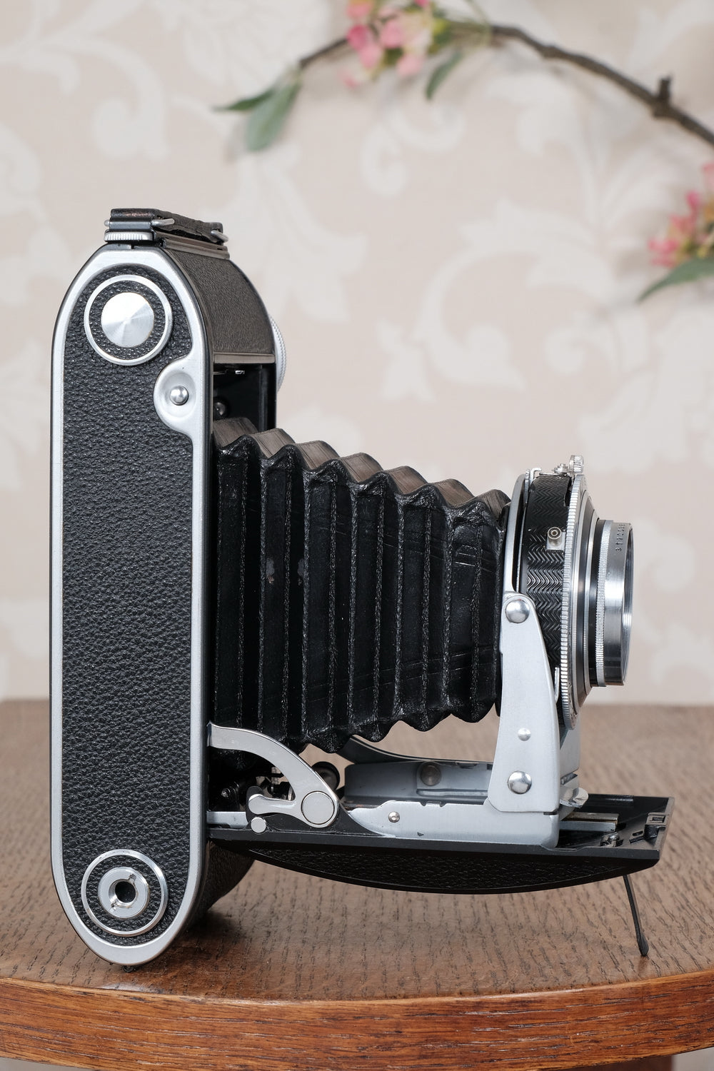Near Mint! 1950 Voigtlander 6x9 Bessa II with Color-Skopar lens and original leather case. Freshly serviced, CLA'd