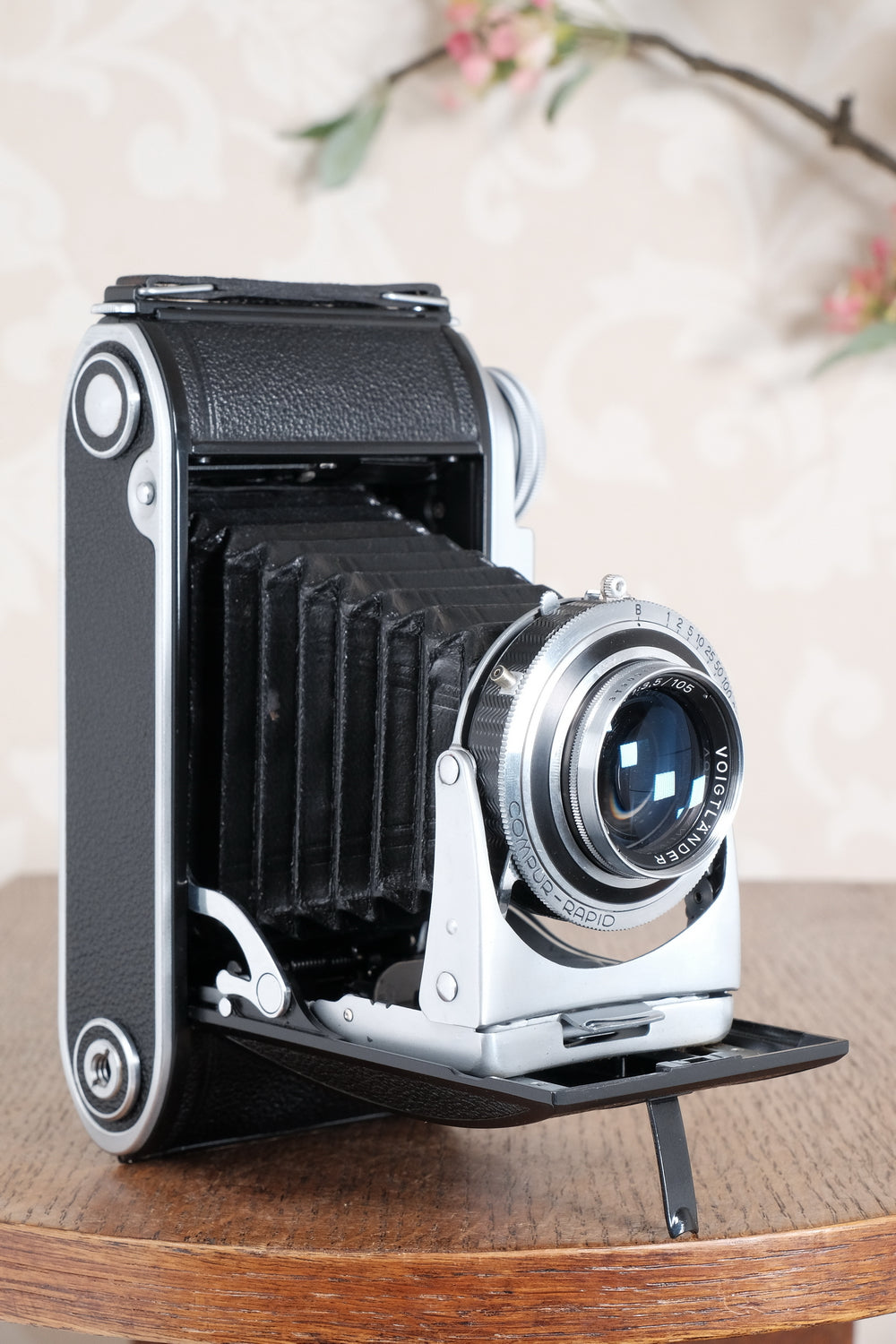 Near Mint! 1950 Voigtlander 6x9 Bessa II with Color-Skopar lens and original leather case. Freshly serviced, CLA'd
