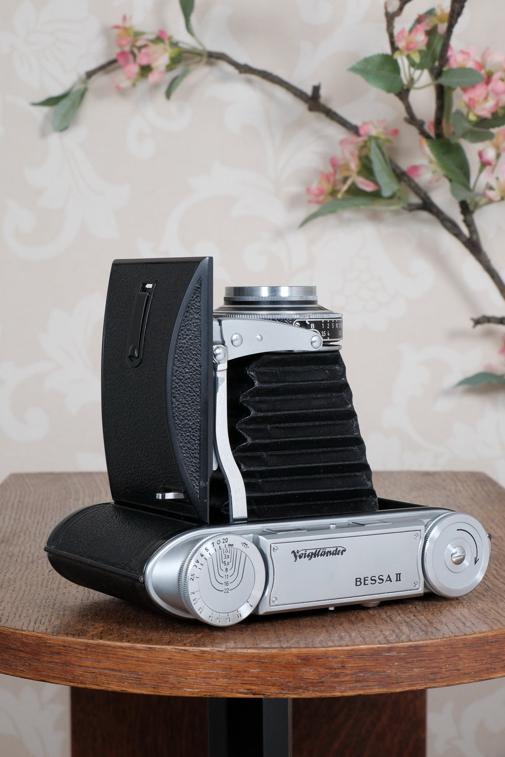 Near Mint! 1950 Voigtlander 6x9 Bessa II with Color-Skopar lens and original leather case. Freshly serviced, CLA'd