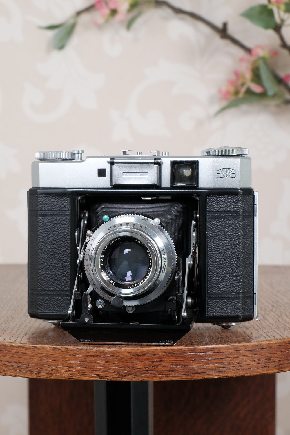 Near Mint! 1956 6x6 Zeiss Ikon Super Ikonta IV, 534/16 with Tessar lens.. CLA'd, Freshly Serviced!
