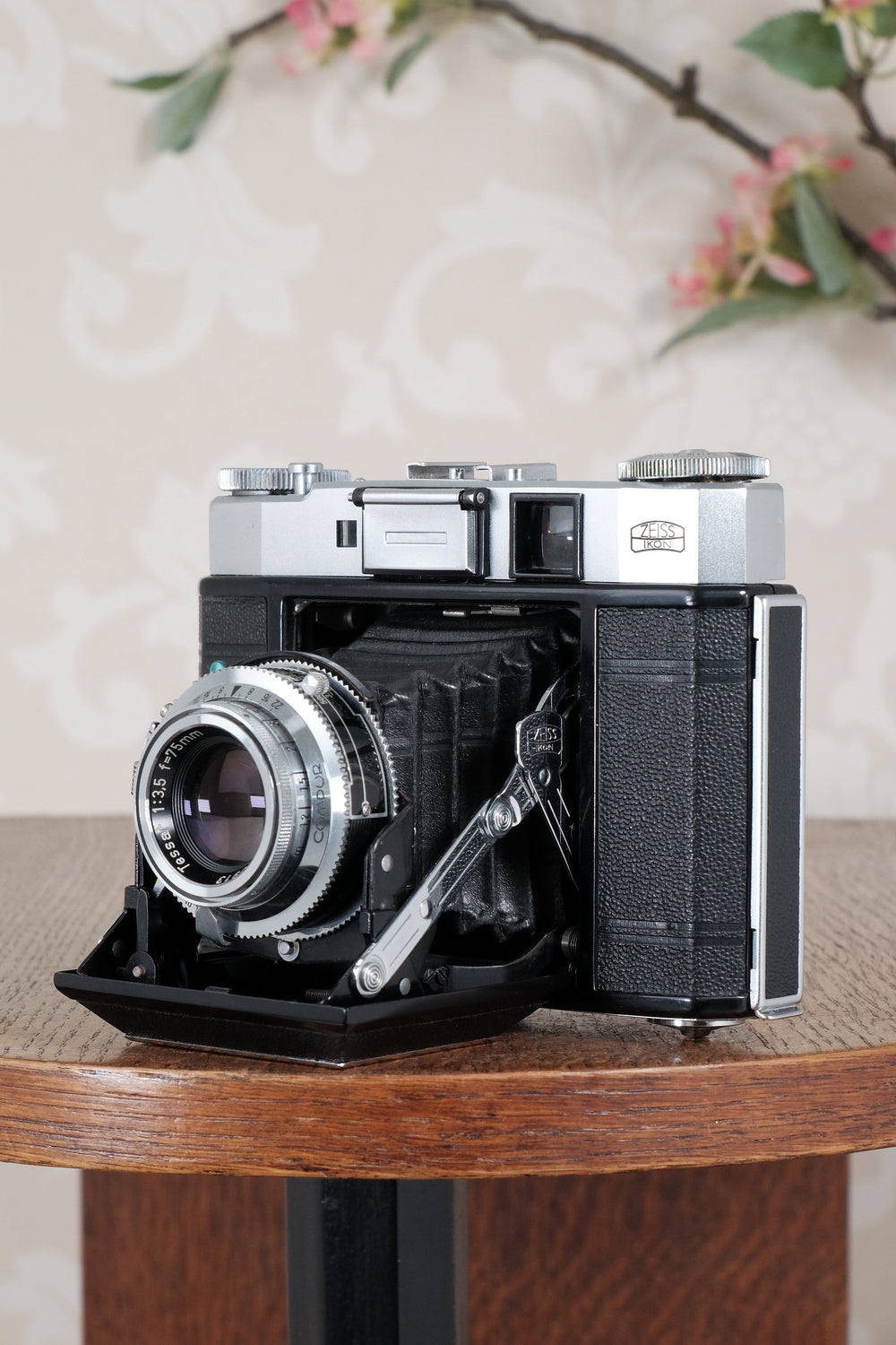 Near Mint! 1956 6x6 Zeiss Ikon Super Ikonta IV, 534/16 with Tessar lens.. CLA'd, Freshly Serviced!