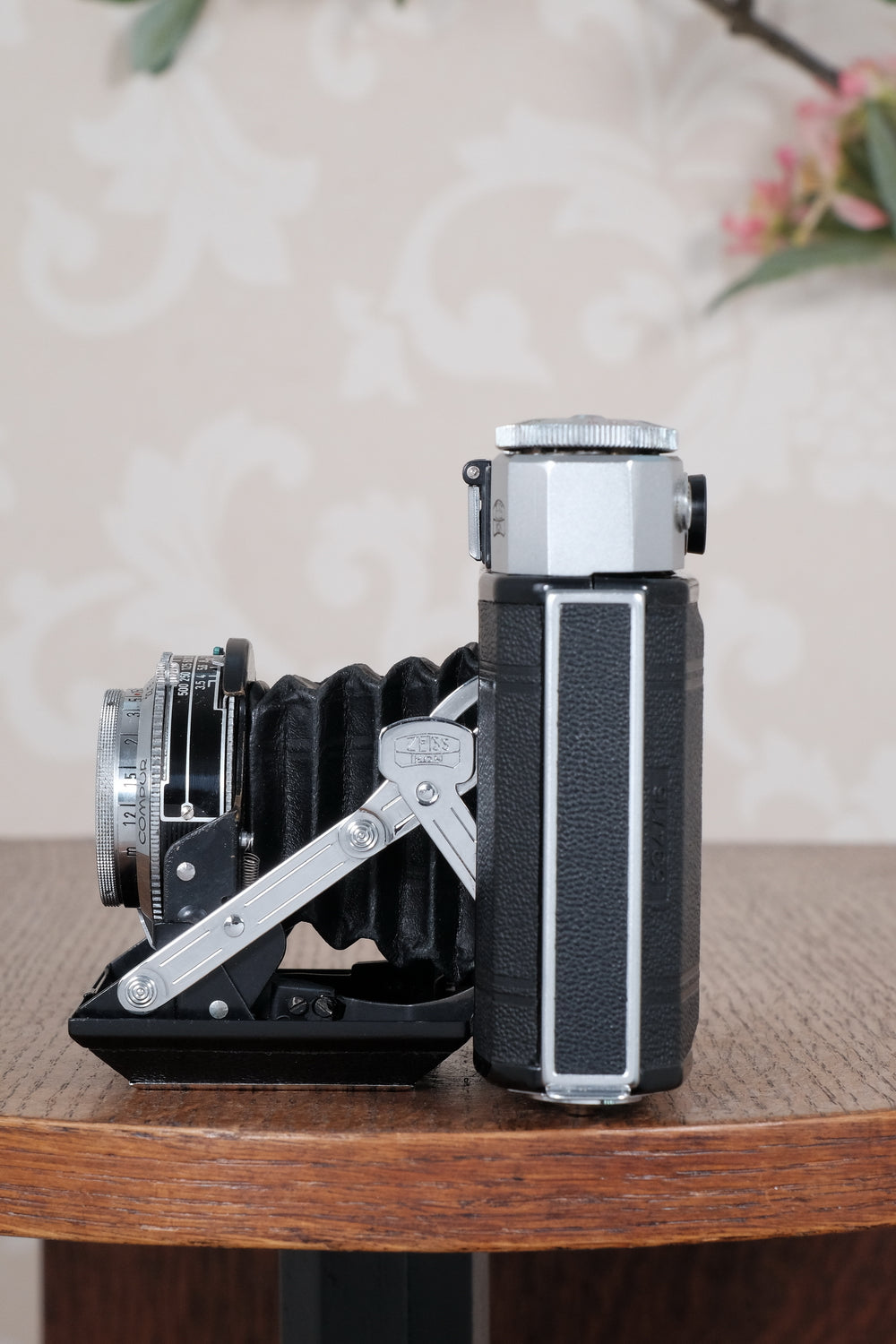 Near Mint! 1956 6x6 Zeiss Ikon Super Ikonta IV, 534/16 with Tessar lens.. CLA'd, Freshly Serviced!