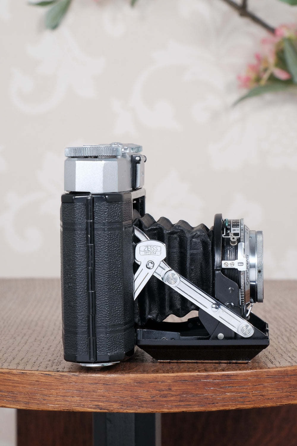 Near Mint! 1956 6x6 Zeiss Ikon Super Ikonta IV, 534/16 with Tessar lens.. CLA'd, Freshly Serviced!