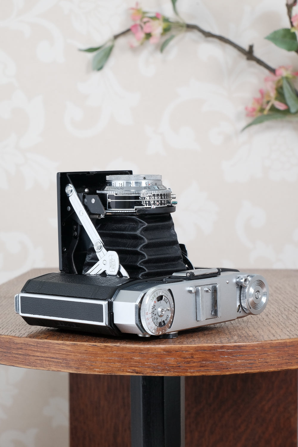 Near Mint! 1956 6x6 Zeiss Ikon Super Ikonta IV, 534/16 with Tessar lens.. CLA'd, Freshly Serviced!