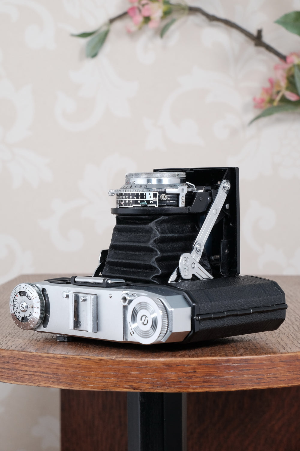Near Mint! 1956 6x6 Zeiss Ikon Super Ikonta IV, 534/16 with Tessar lens.. CLA'd, Freshly Serviced!