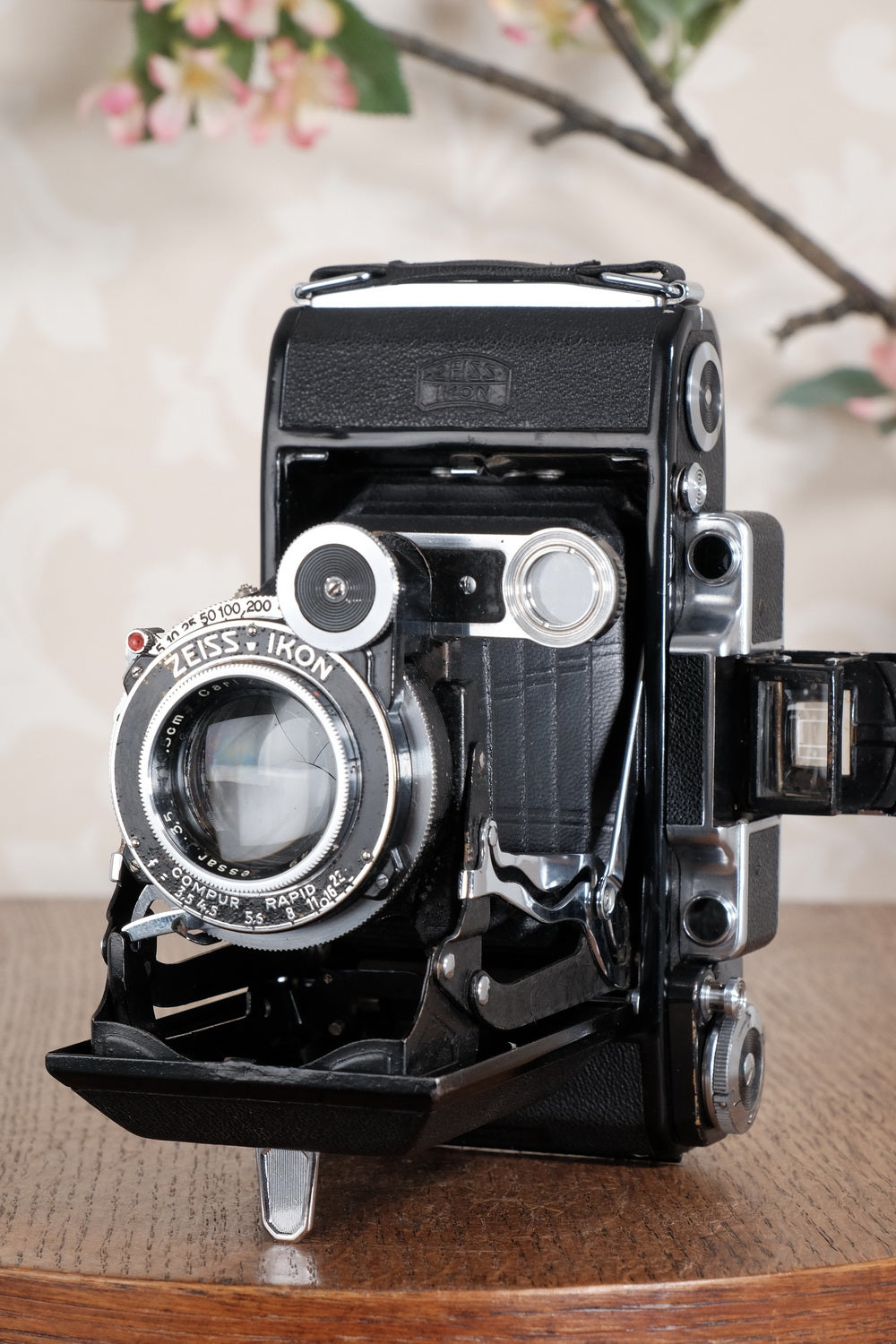 SUPERB! 1936 Zeiss Ikon Super Ikonta 6x9, Tessar lens with leather case. CLA’d, Freshly Serviced!