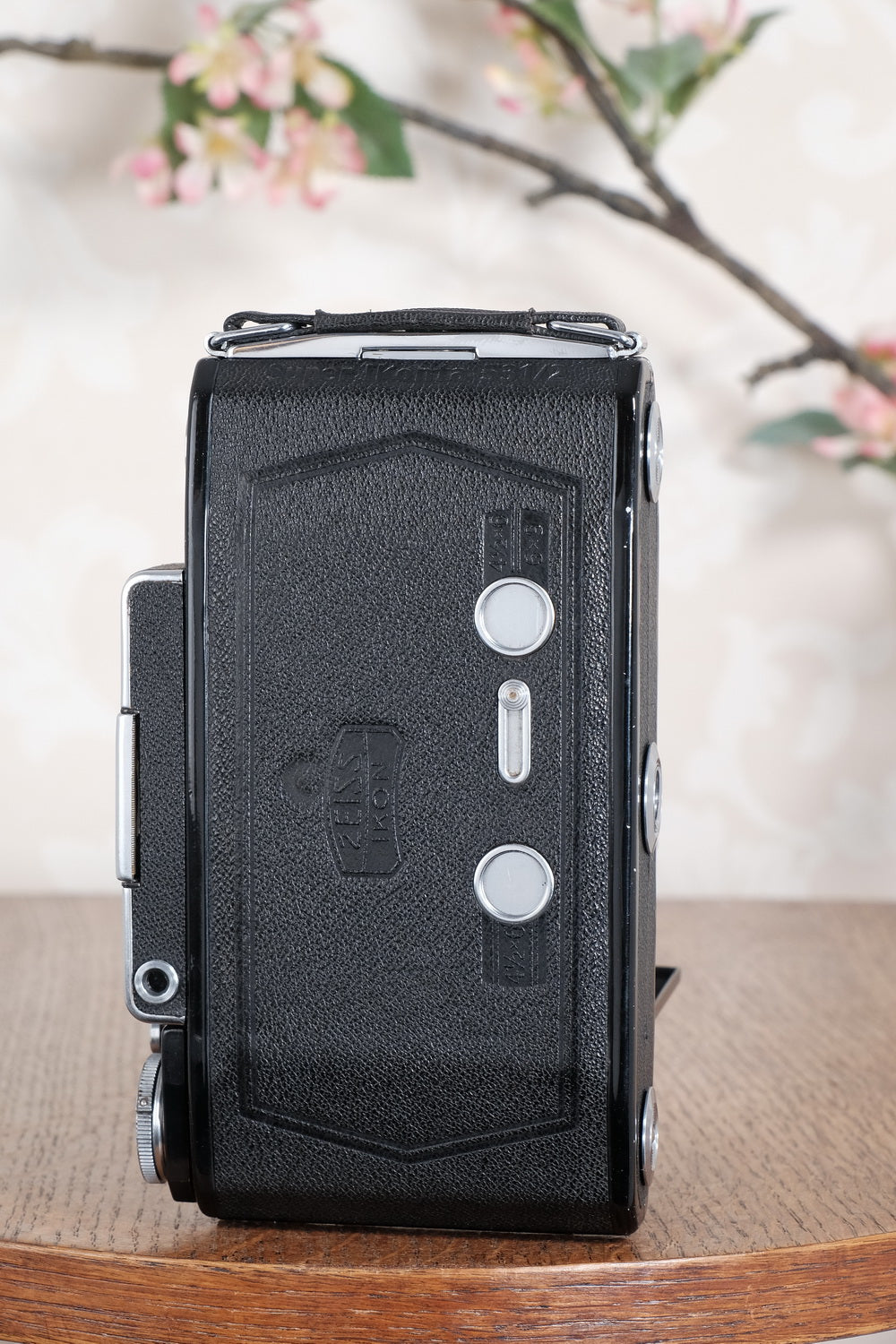 SUPERB! 1936 Zeiss Ikon Super Ikonta 6x9, Tessar lens with leather case. CLA’d, Freshly Serviced!