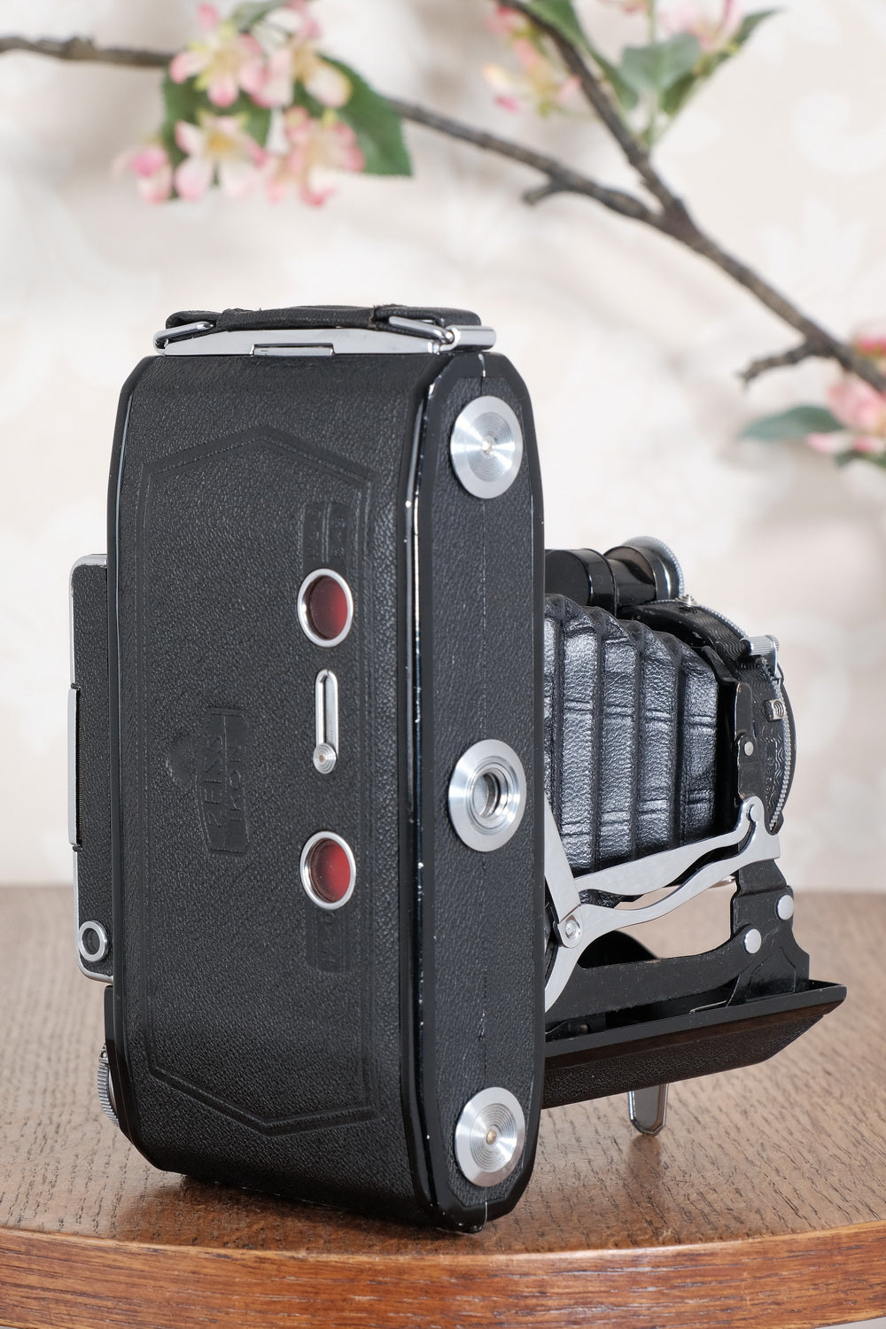 SUPERB! 1936 Zeiss Ikon Super Ikonta 6x9, Tessar lens with leather case. CLA’d, Freshly Serviced!