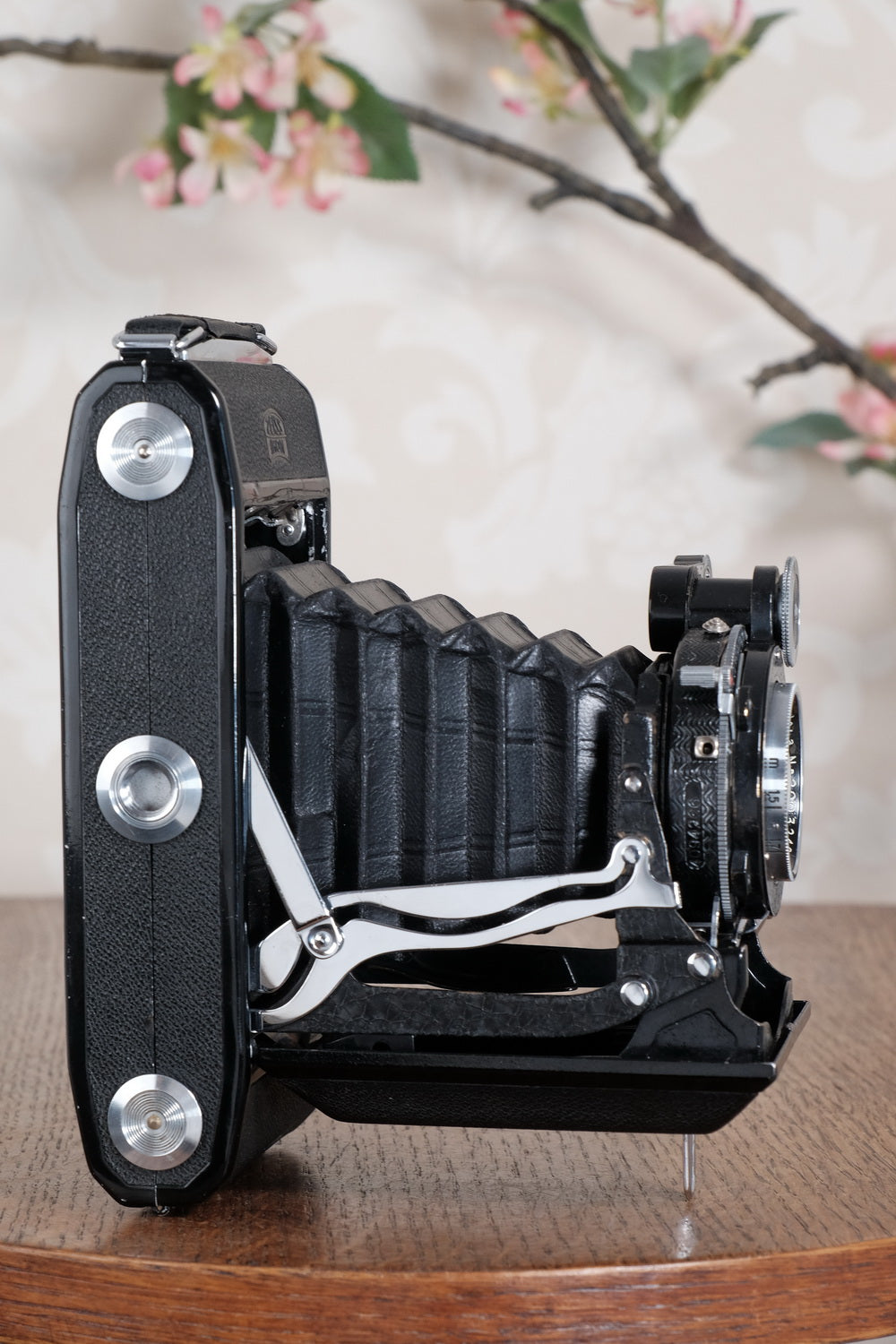 SUPERB! 1936 Zeiss Ikon Super Ikonta 6x9, Tessar lens with leather case. CLA’d, Freshly Serviced!
