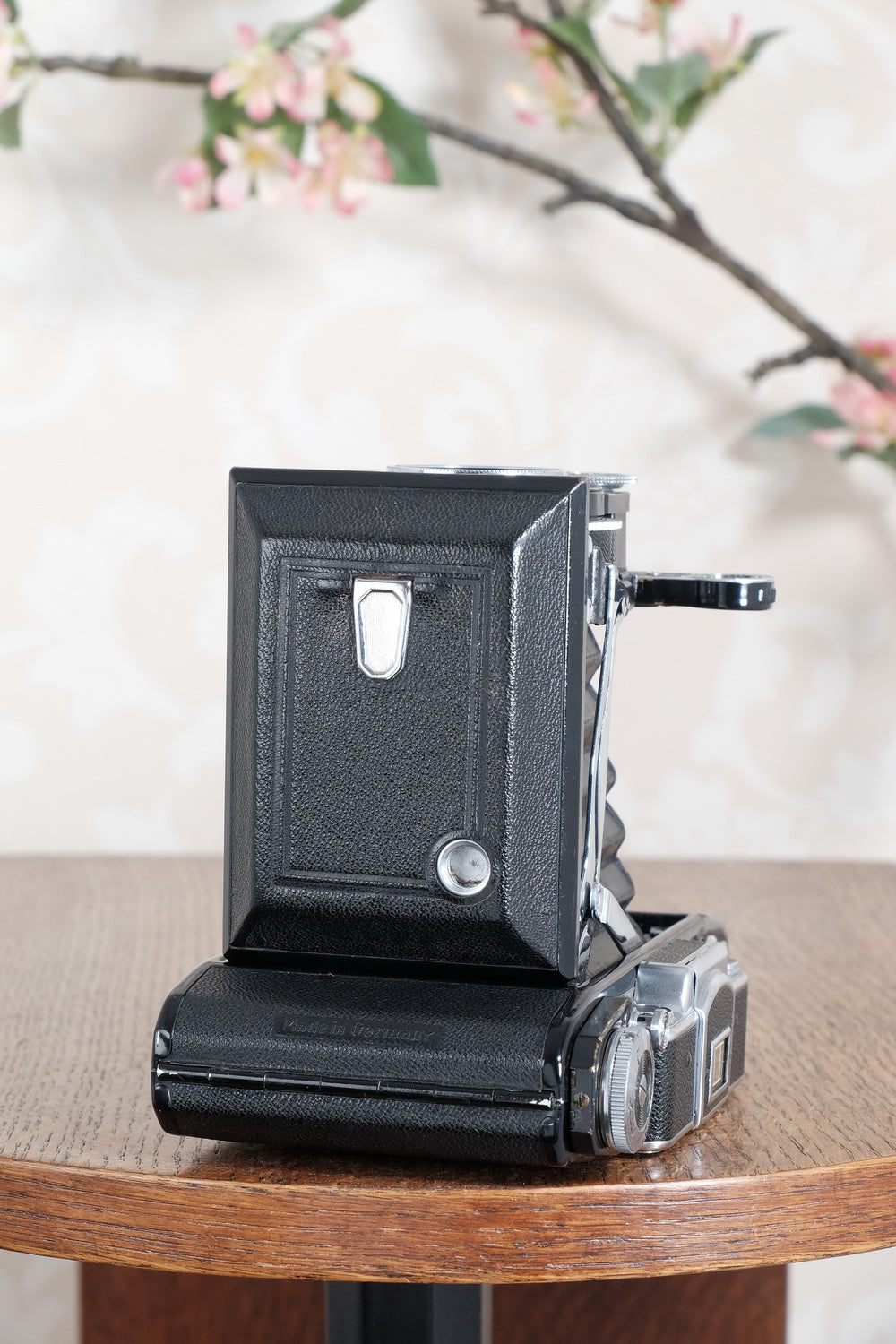 SUPERB! 1936 Zeiss Ikon Super Ikonta 6x9, Tessar lens with leather case. CLA’d, Freshly Serviced!