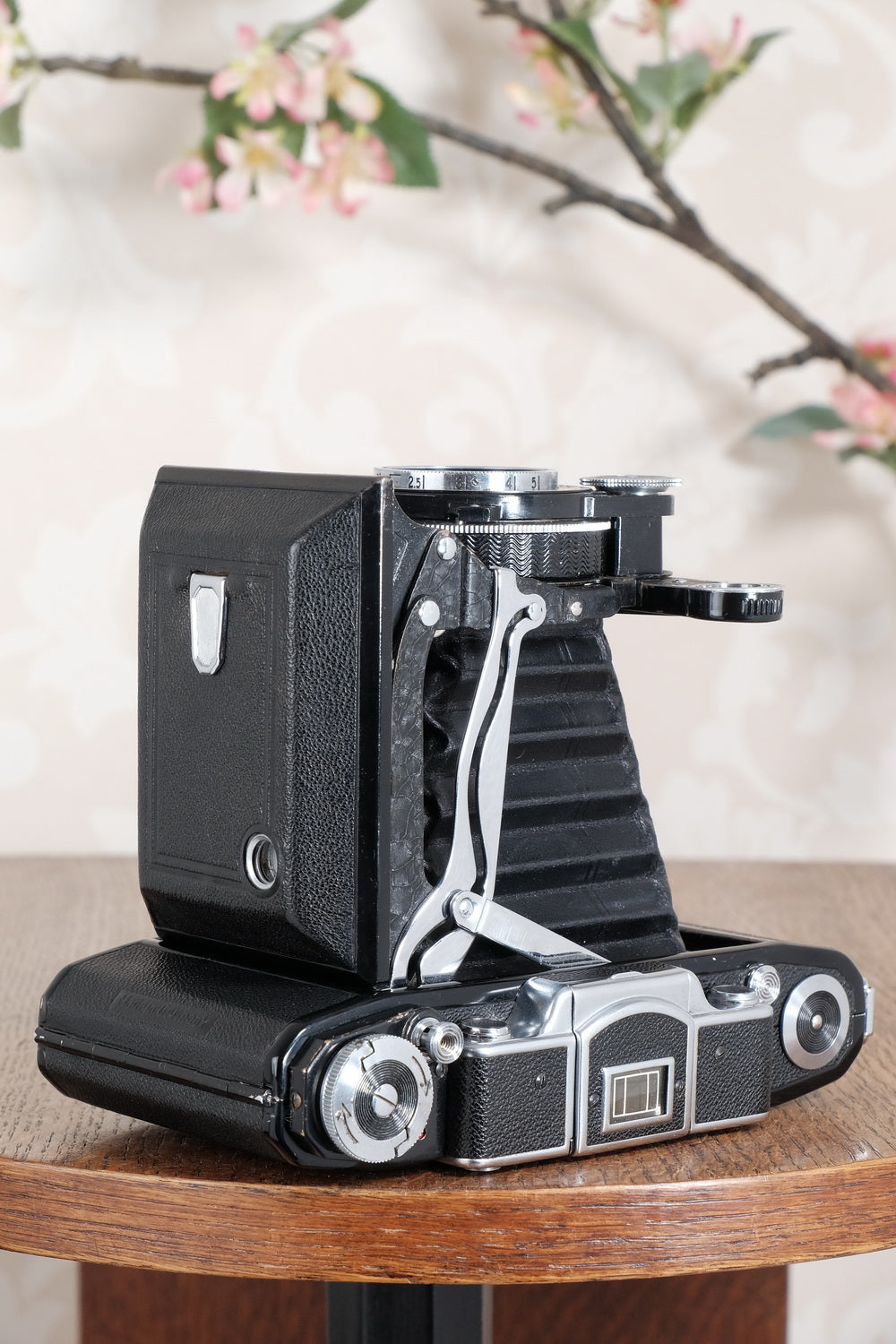 SUPERB! 1936 Zeiss Ikon Super Ikonta 6x9, Tessar lens with leather case. CLA’d, Freshly Serviced!