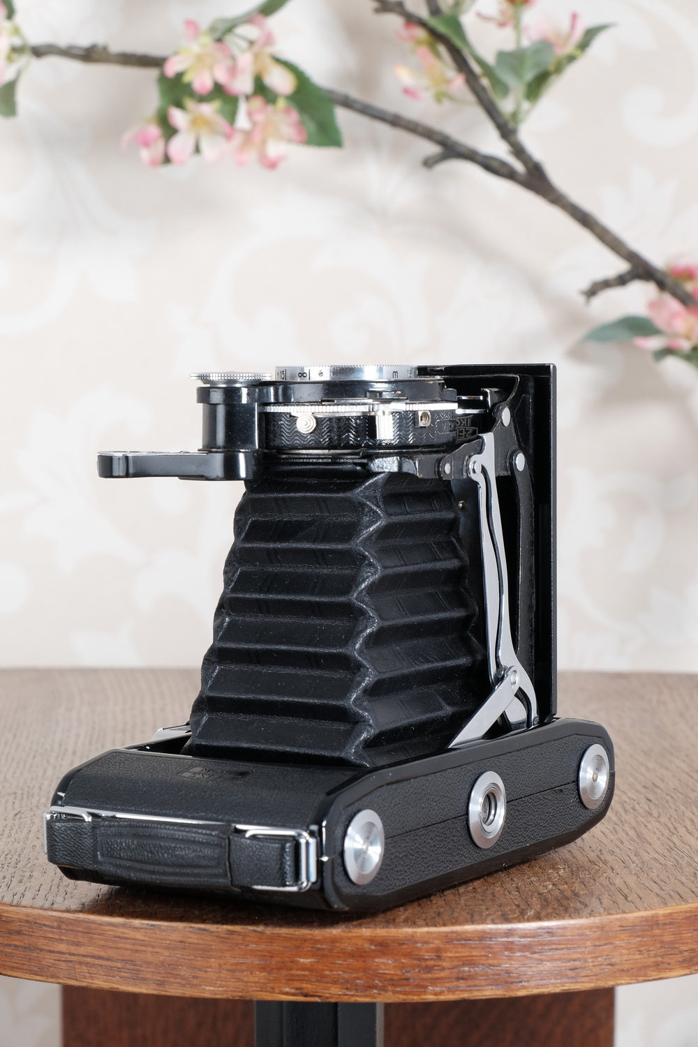 SUPERB! 1936 Zeiss Ikon Super Ikonta 6x9, Tessar lens with leather case. CLA’d, Freshly Serviced!