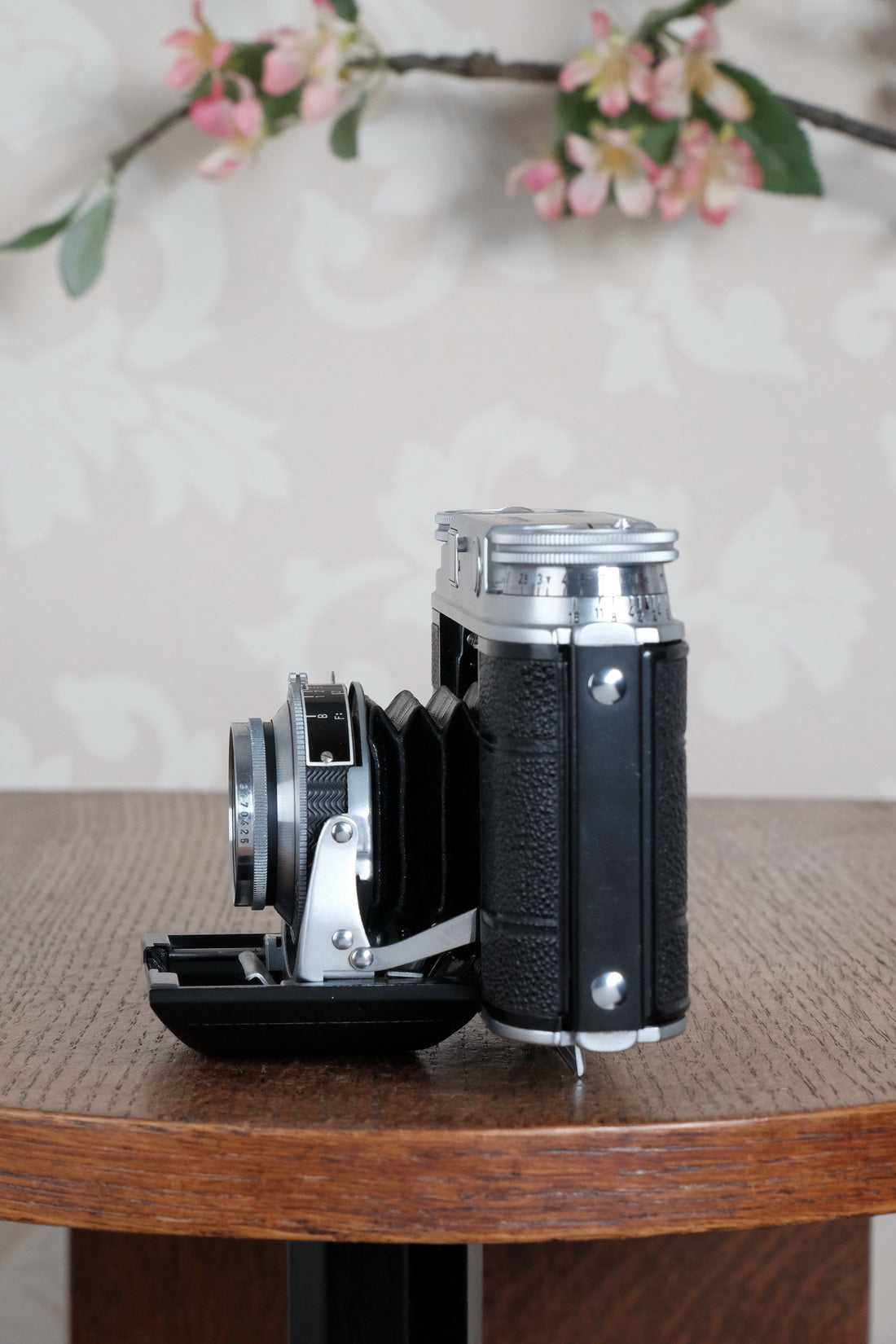 Near Mint! 1951 Voigtlander Vito III, Rangefinder with superb 2.0/50mm Ultron lens and original brown leather case . CLA'd, Freshly Serviced!