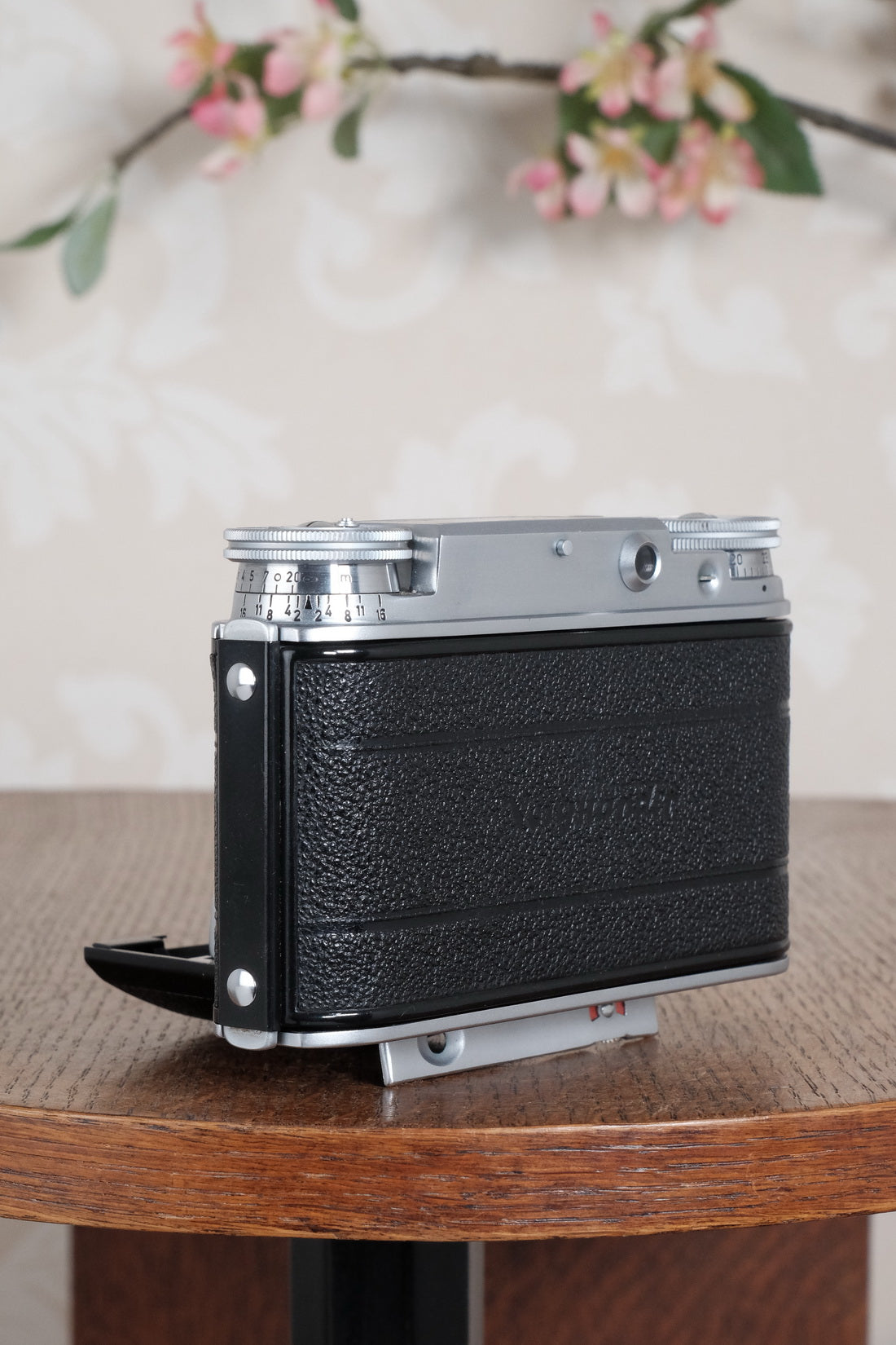Near Mint! 1951 Voigtlander Vito III, Rangefinder with superb 2.0/50mm Ultron lens and original brown leather case . CLA'd, Freshly Serviced!