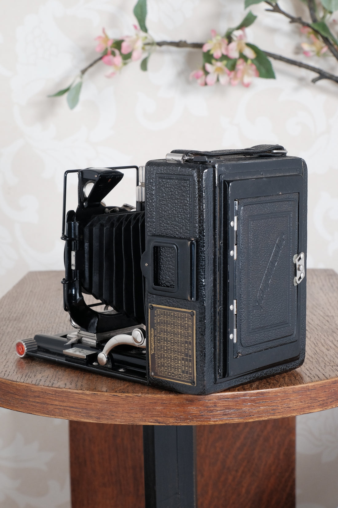 Superb! 1928 Voigtlander Bergheil Camera with Heliar lens. With 120 roll-film back by Rada. Freshly serviced CLA’d
