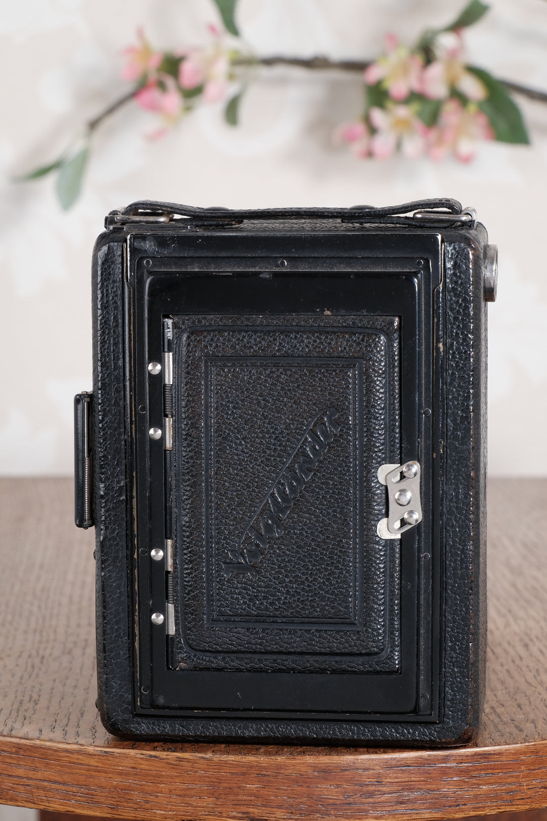 Superb! 1928 Voigtlander Bergheil Camera with Heliar lens. With 120 roll-film back by Rada. Freshly serviced CLA’d