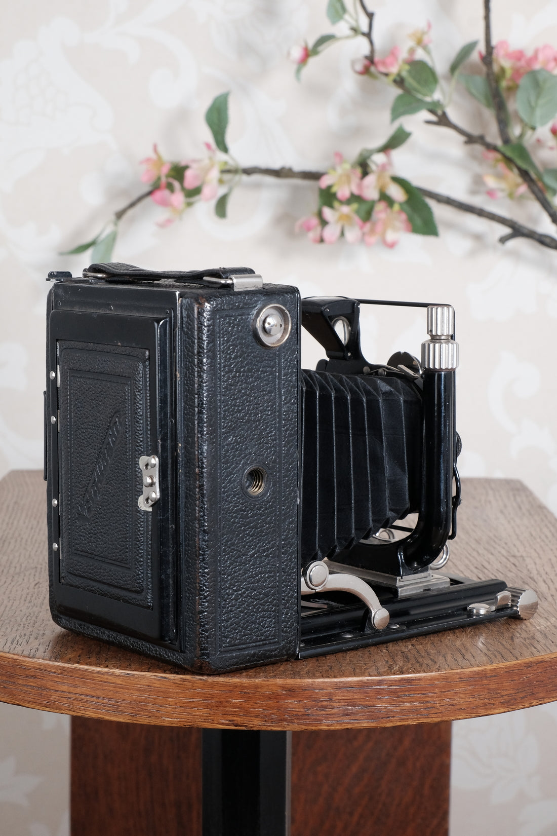 Superb! 1928 Voigtlander Bergheil Camera with Heliar lens. With 120 roll-film back by Rada. Freshly serviced CLA’d