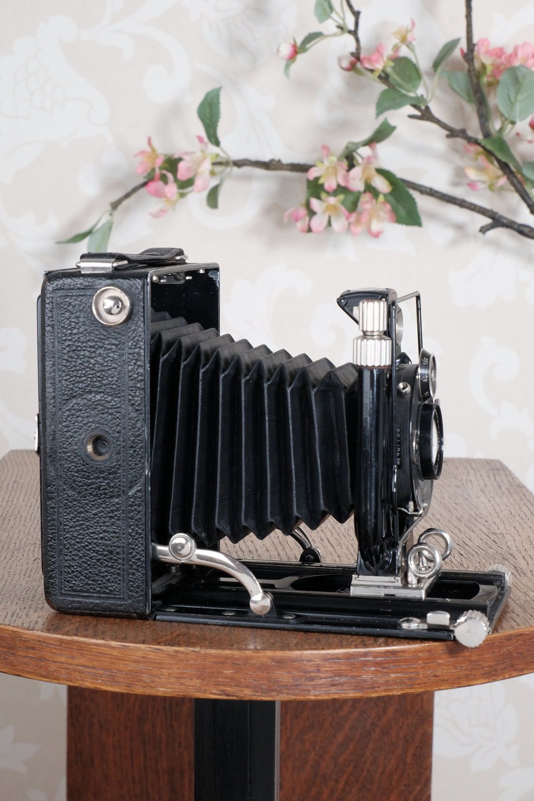 Superb! 1928 Voigtlander Bergheil Camera with Heliar lens. With 120 roll-film back by Rada. Freshly serviced CLA’d