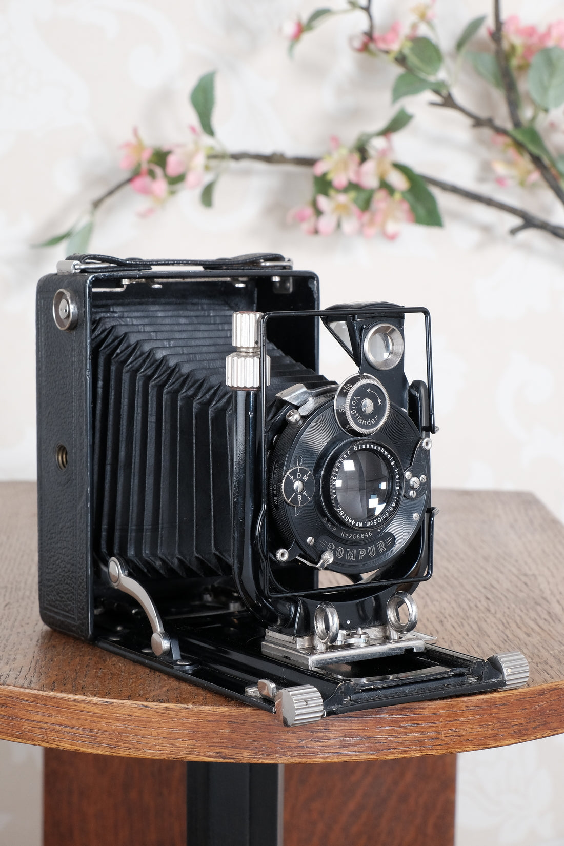 Superb! 1928 Voigtlander Bergheil Camera with Heliar lens. With 120 roll-film back by Rada. Freshly serviced CLA’d