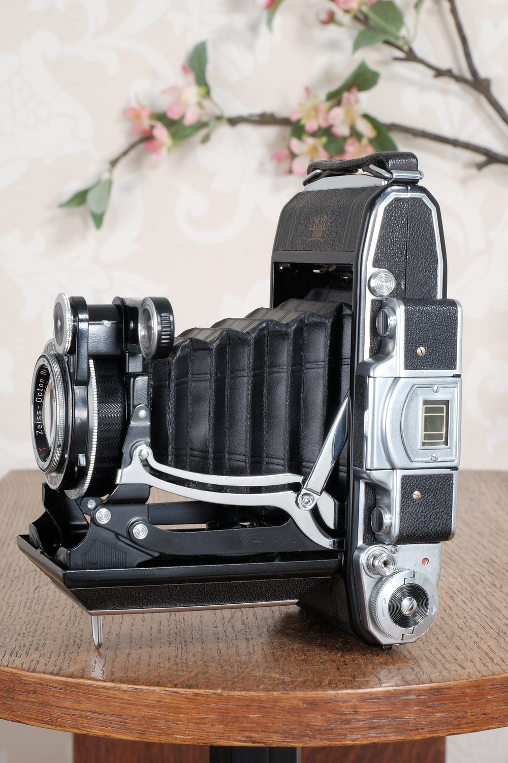 SUPERB! 1953 Zeiss-Ikon Super 6x9 Ikonta 531/2, Synchro-Compur & Coated Zeiss Tessar lens and reduction mask. CLA’d, Freshly Serviced!