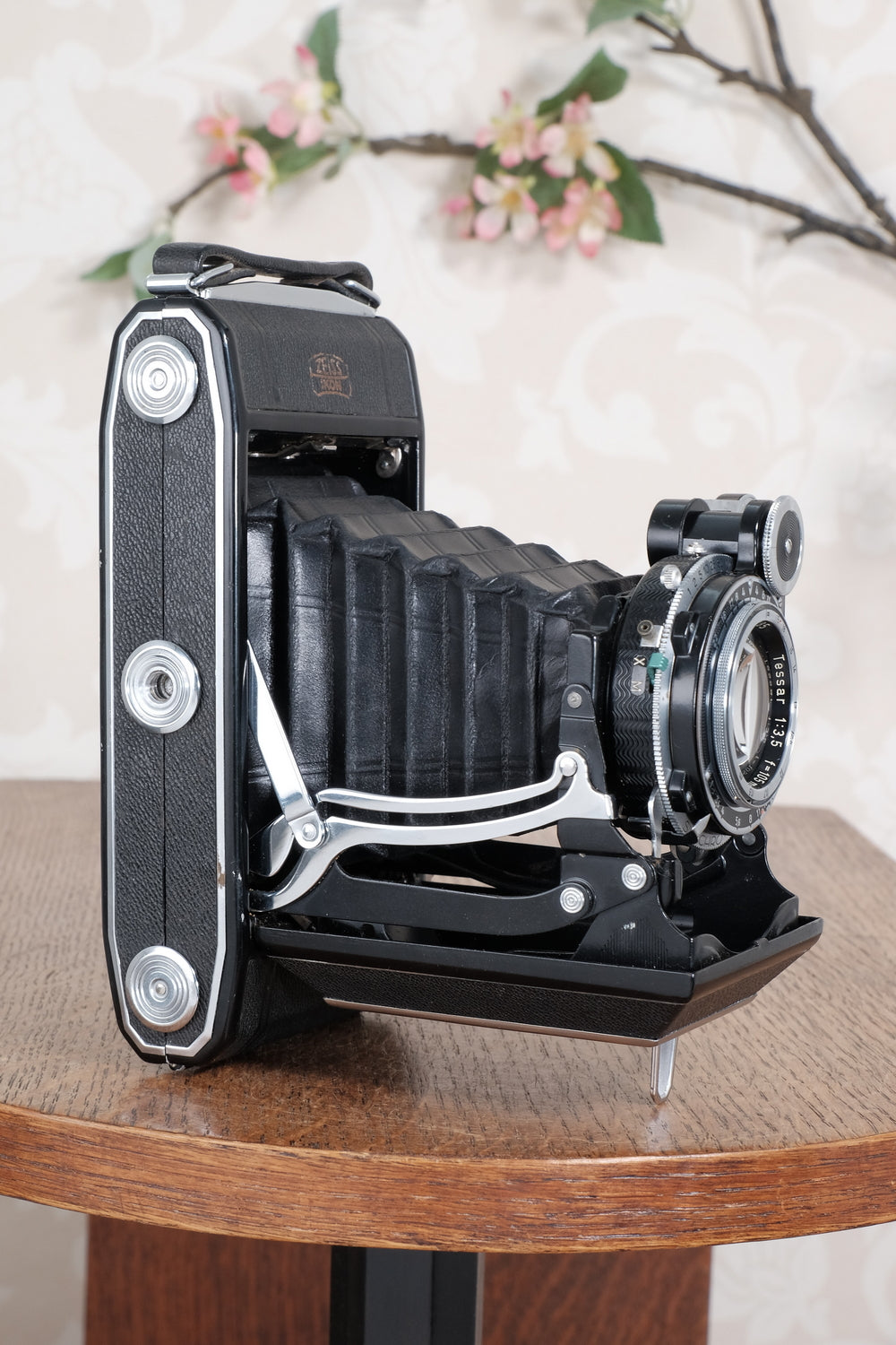 SUPERB! 1953 Zeiss-Ikon Super 6x9 Ikonta 531/2, Synchro-Compur & Coated Zeiss Tessar lens and reduction mask. CLA’d, Freshly Serviced!