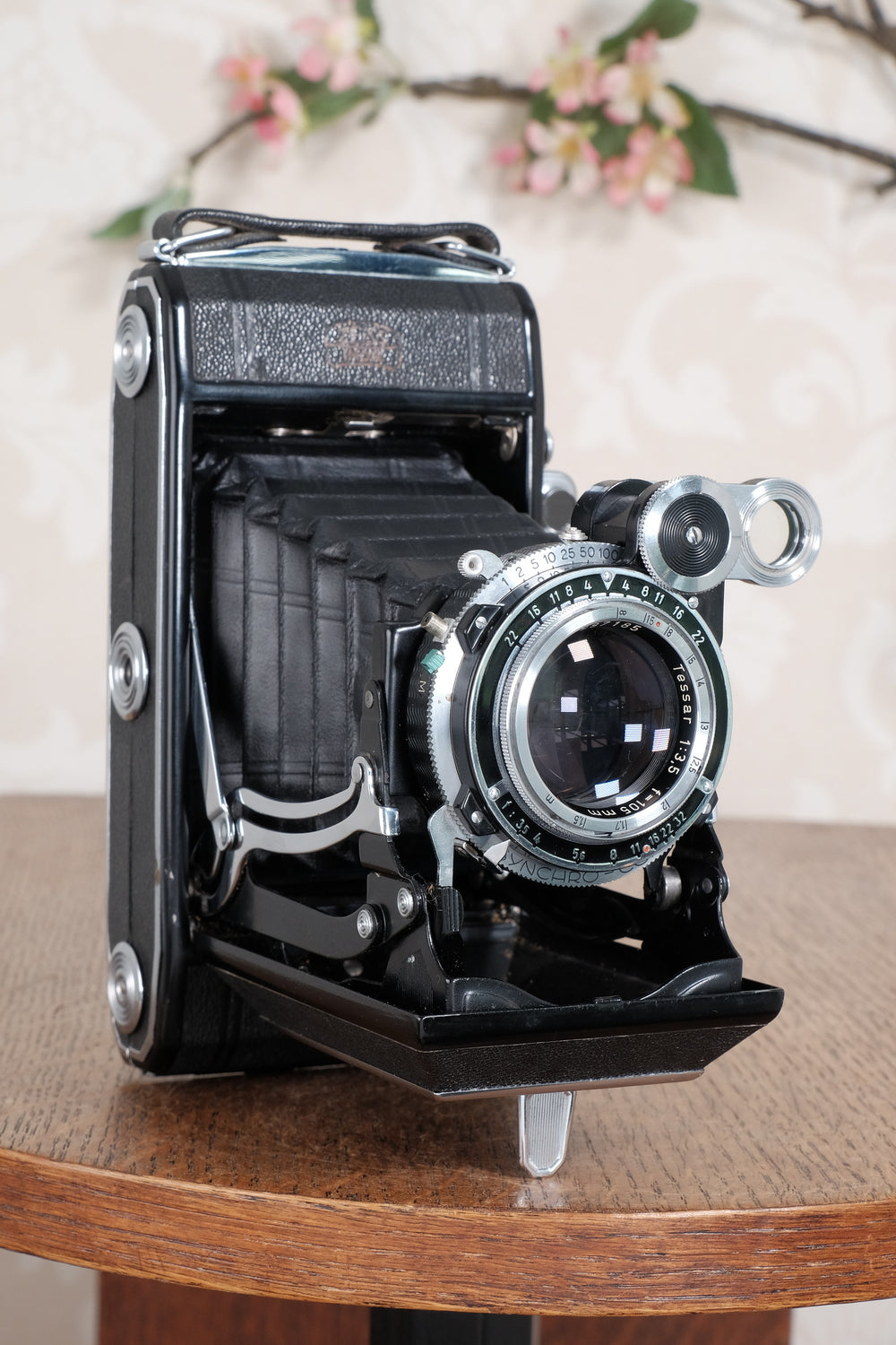 SUPERB! 1953 Zeiss-Ikon Super 6x9 Ikonta 531/2, Synchro-Compur & Coated Zeiss Tessar lens and reduction mask. CLA’d, Freshly Serviced!