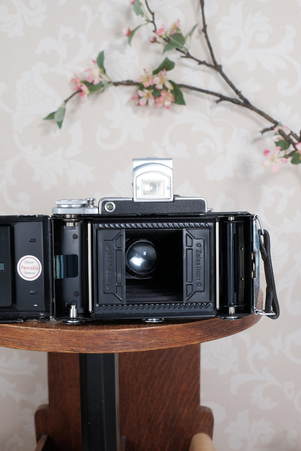 SUPERB! 1953 Zeiss-Ikon Super 6x9 Ikonta 531/2, Synchro-Compur & Coated Zeiss Tessar lens and reduction mask. CLA’d, Freshly Serviced!