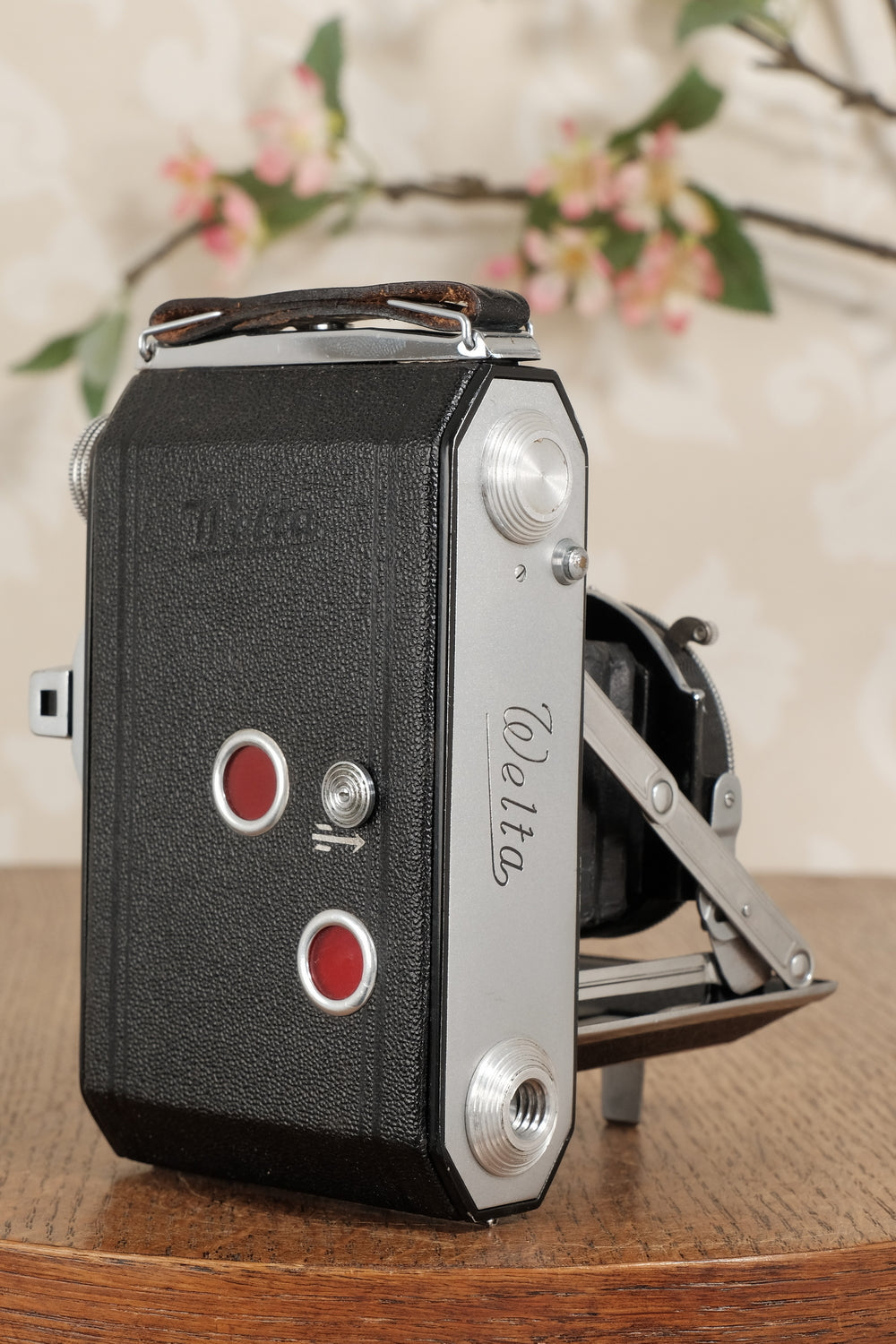 Near Mint! 1949 Welta Weltax 6x6 camera with “T” Coated Carl Zeiss Tessar lens and brown leather case. CLAd, Freshly Serviced!