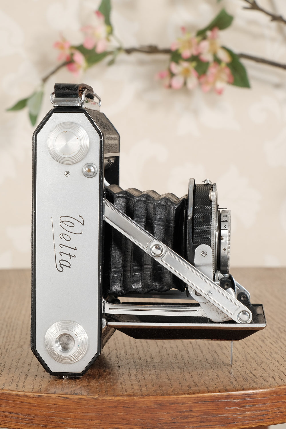 Near Mint! 1949 Welta Weltax 6x6 camera with “T” Coated Carl Zeiss Tessar lens and brown leather case. CLAd, Freshly Serviced!