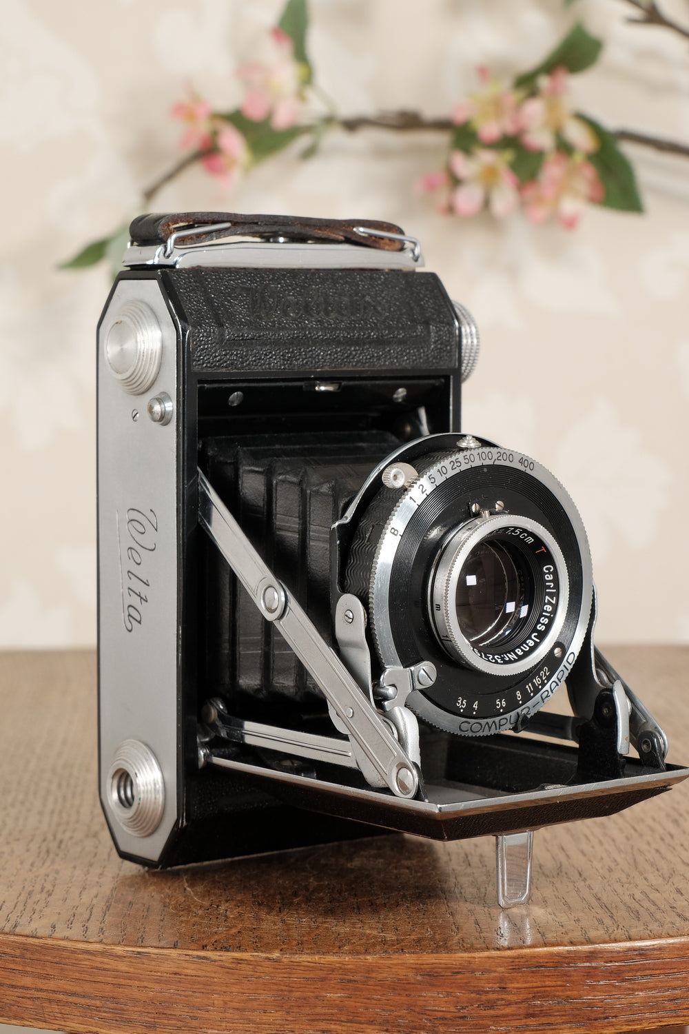 Near Mint! 1949 Welta Weltax 6x6 camera with “T” Coated Carl Zeiss Tessar lens and brown leather case. CLAd, Freshly Serviced!