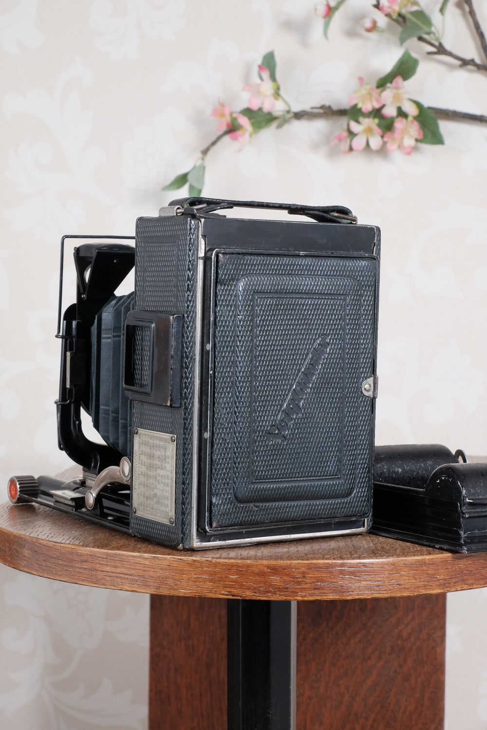 Rare Green Voigtlander 1934 Bergheil (DeLuxe) Camera with Heliar lens and roll-film back. Freshly serviced, CLA'd!