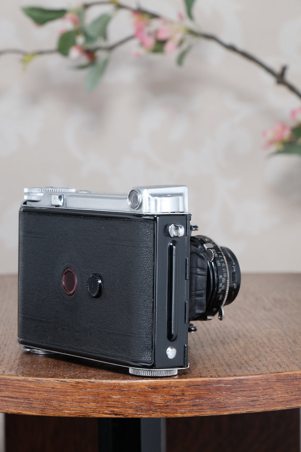 Excellent! 1940 Voigtlander "Klein Bessa" 46 with Heliar lens! CLA'd, Freshly Serviced!