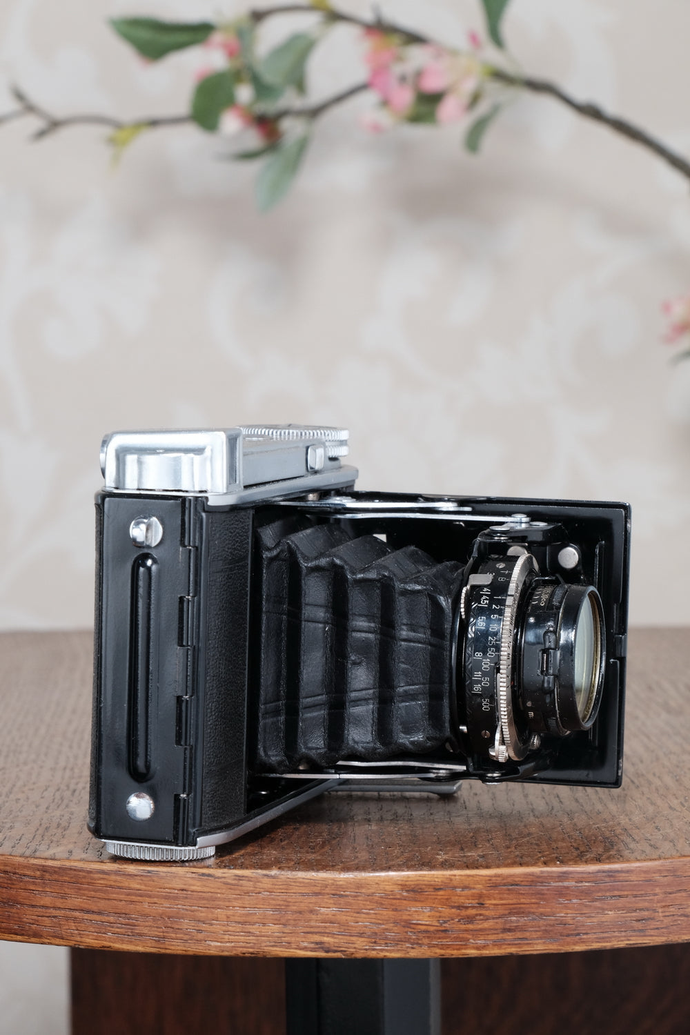 Excellent! 1940 Voigtlander "Klein Bessa" 46 with Heliar lens! CLA'd, Freshly Serviced!