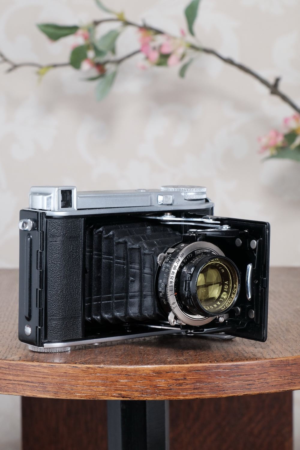 Excellent! 1940 Voigtlander "Klein Bessa" 46 with Heliar lens! CLA'd, Freshly Serviced!
