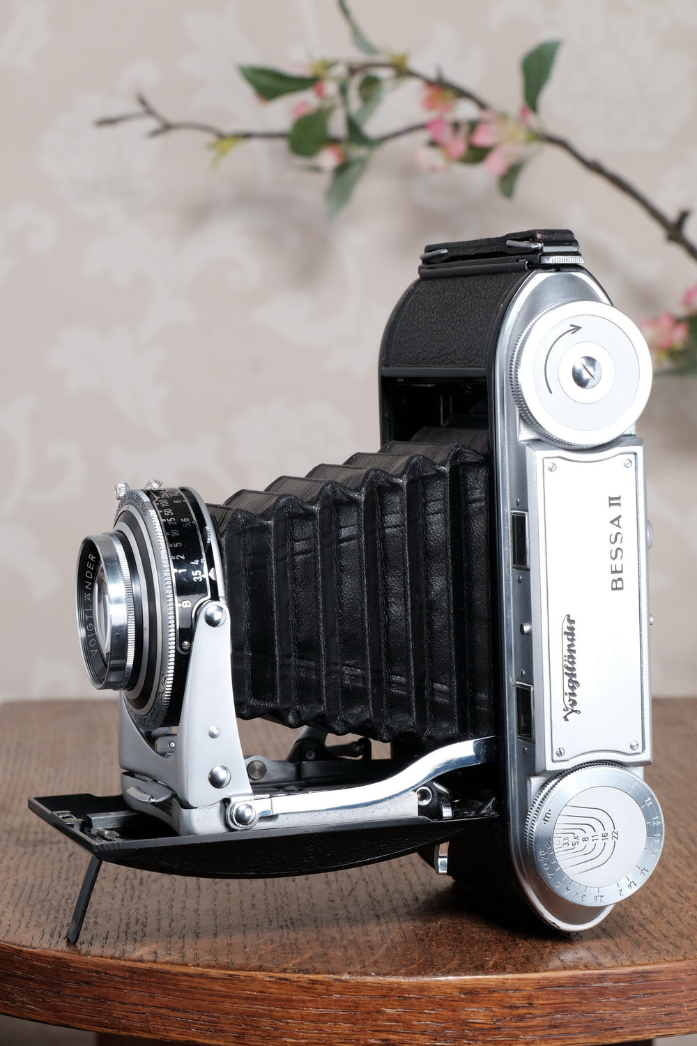 Superb! 1952 Voigtlander 6x9 Bessa II with Color-Skopar lens and original leather case. Freshly serviced, CLA'd