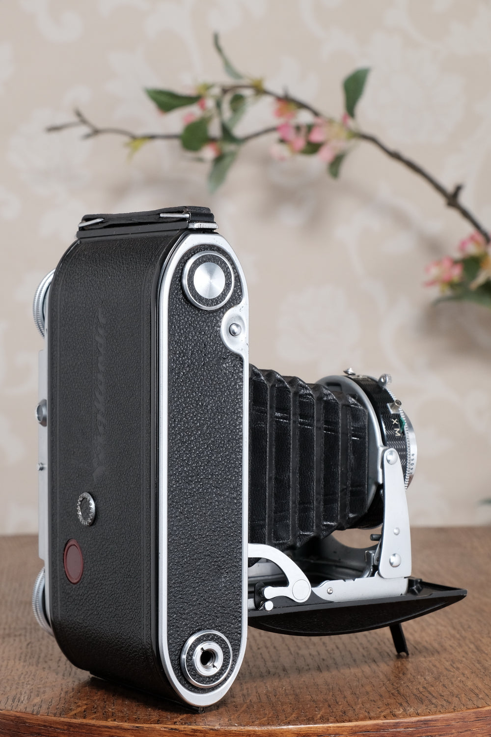 Superb! 1952 Voigtlander 6x9 Bessa II with Color-Skopar lens and original leather case. Freshly serviced, CLA'd