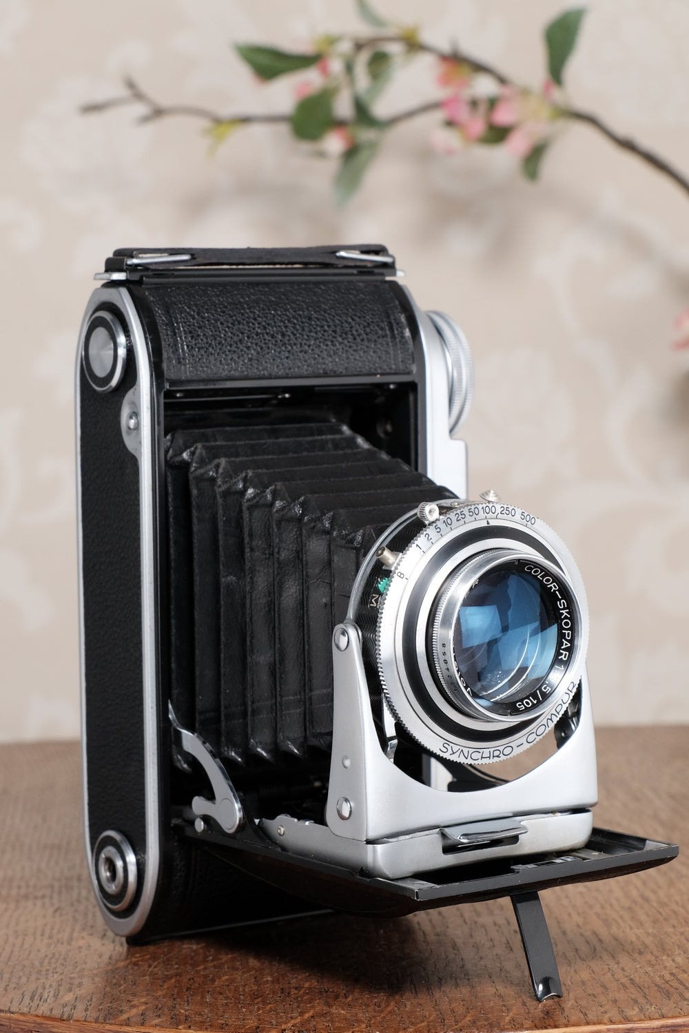 Superb! 1952 Voigtlander 6x9 Bessa II with Color-Skopar lens and original leather case. Freshly serviced, CLA'd