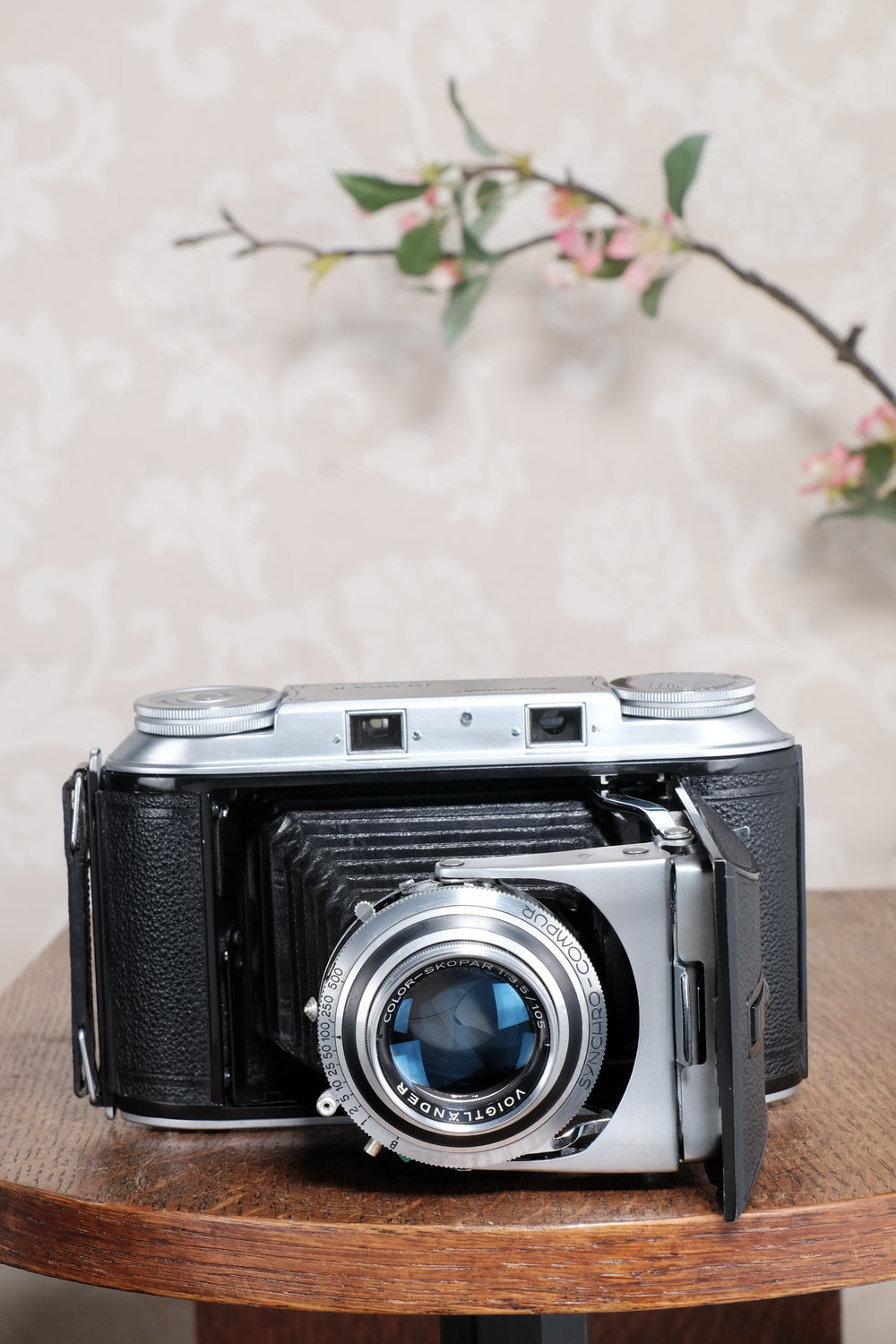 Superb! 1952 Voigtlander 6x9 Bessa II with Color-Skopar lens and original leather case. Freshly serviced, CLA'd