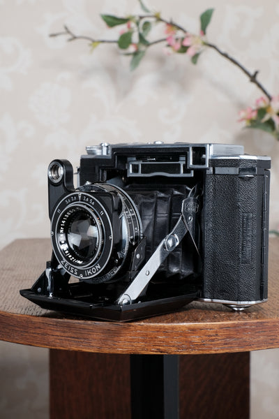 A vintage boxed Zeiss Ikon Movilux 8B cine projector along with a A vintage boxed Zeiss Ikon Movilux 8B cine projector along with a