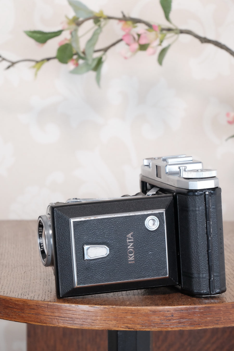 SUPERB! 1952 Zeiss-Ikon 6x9 Ikonta 523/2, Synchro-Compur & Coated Zeiss Tessar lens. CLA'd, Freshly Serviced!