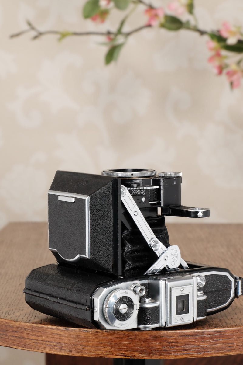 Superb, 1948 Zeiss Ikon Super Ikonta with case,, CLA'd, Freshly Serviced!