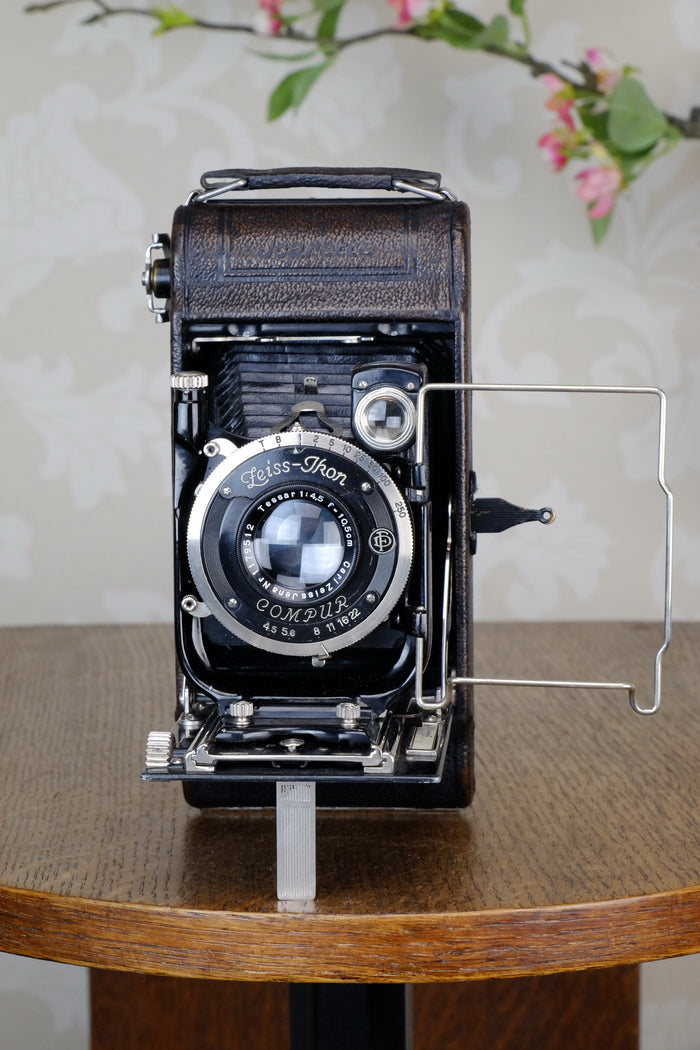 1930 ZEISS-IKON ICARETTE, 6x9 German folding camera with Carl