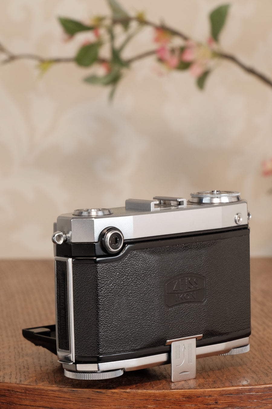 Near Mint! 1952 Zeiss Ikon Contessa 533/24 with case, CLA'd, Freshly serviced!