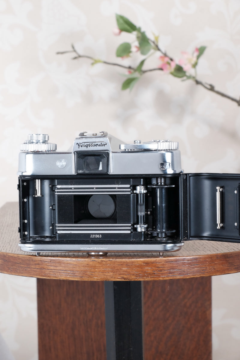 1959-1962 Voigtlander Bessamatic 35mm SLR Camera, with 3 lenses. - Voigtlander- Petrakla Classic Cameras