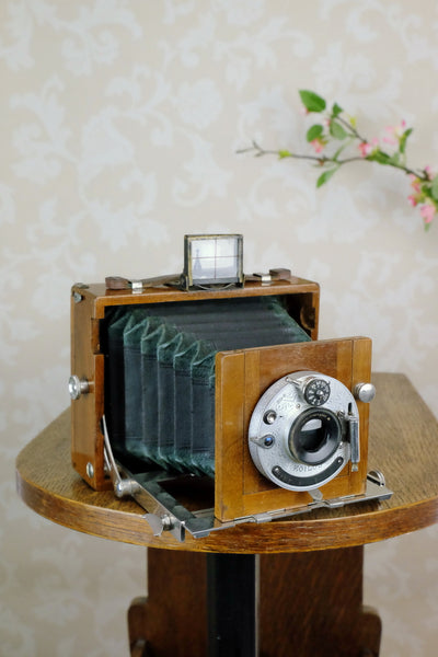 1902 Gaertig & Thiemann Wooden Camera complete with lens & film holders - Gaertig & Thiemann- Petrakla Classic Cameras