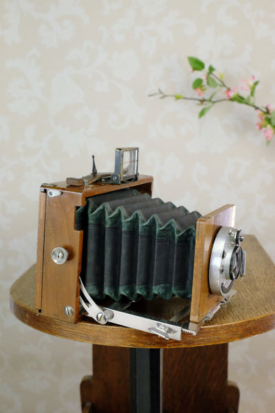 1902 Gaertig & Thiemann Wooden Camera complete with lens & film holders - Gaertig & Thiemann- Petrakla Classic Cameras