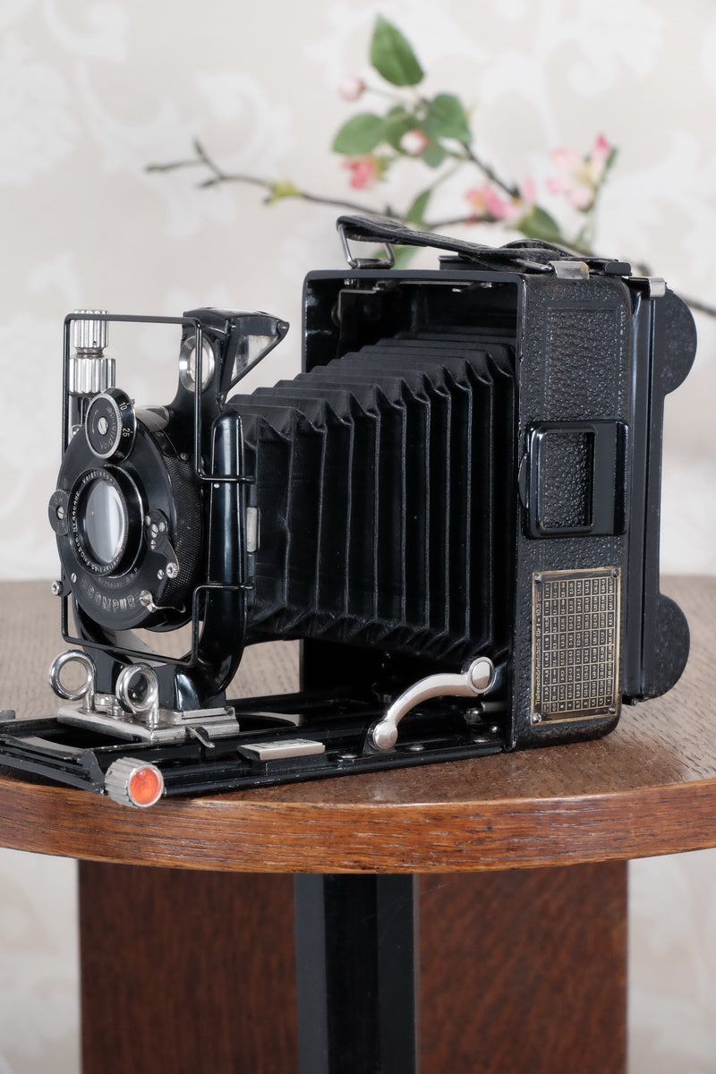 1929 Voigtlander Bergheil Camera with Heliar lens and Roll film back! Freshly serviced CLA’d Freshly serviced, CLA'd! - Voigtlander- Petrakla Classic Cameras
