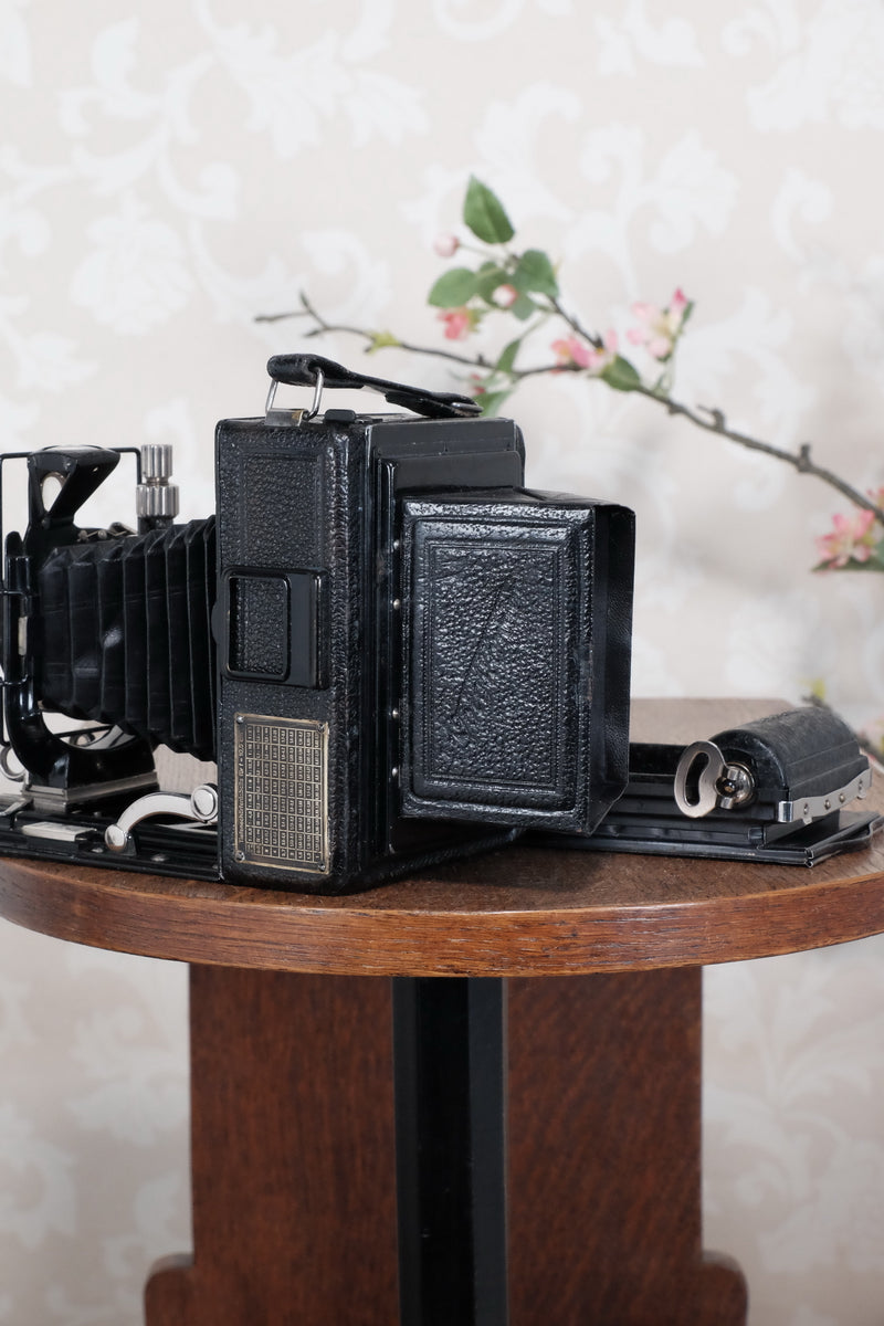1929 Voigtlander Bergheil Camera with Heliar lens and Roll film back! Freshly serviced CLA’d Freshly serviced, CLA'd! - Voigtlander- Petrakla Classic Cameras