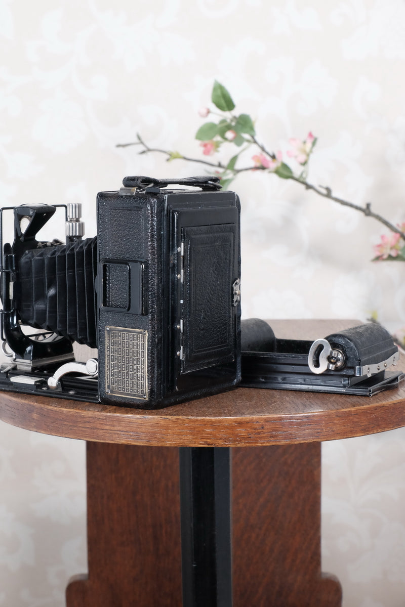 1929 Voigtlander Bergheil Camera with Heliar lens and Roll film back! Freshly serviced CLA’d Freshly serviced, CLA'd! - Voigtlander- Petrakla Classic Cameras