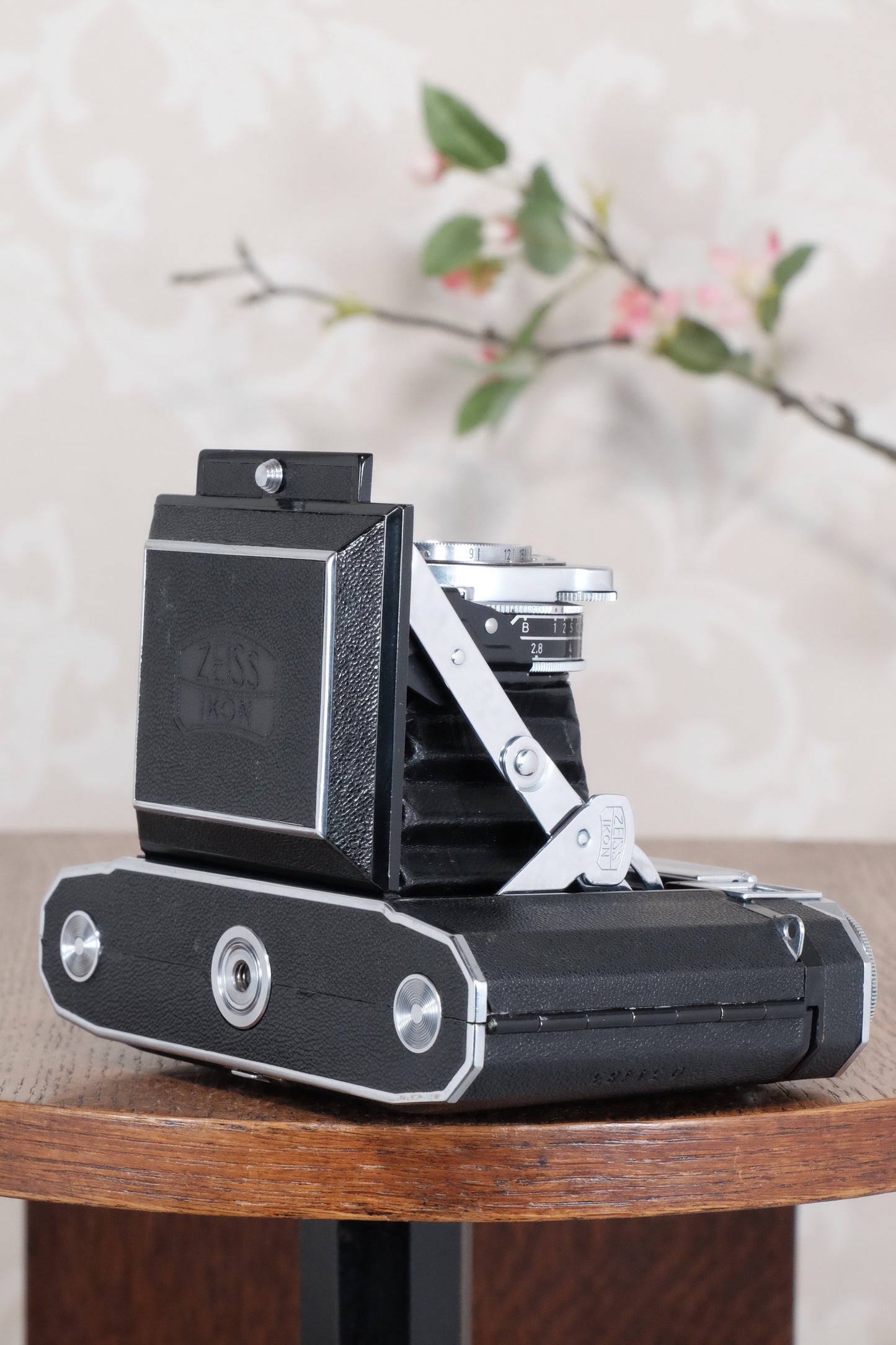 Superb! 1952 Zeiss-Ikon Super Ikonta B, Coated Tessar & Synchro-Compur. CLA'd, Freshly Serviced! - Zeiss-Ikon- Petrakla Classic Cameras
